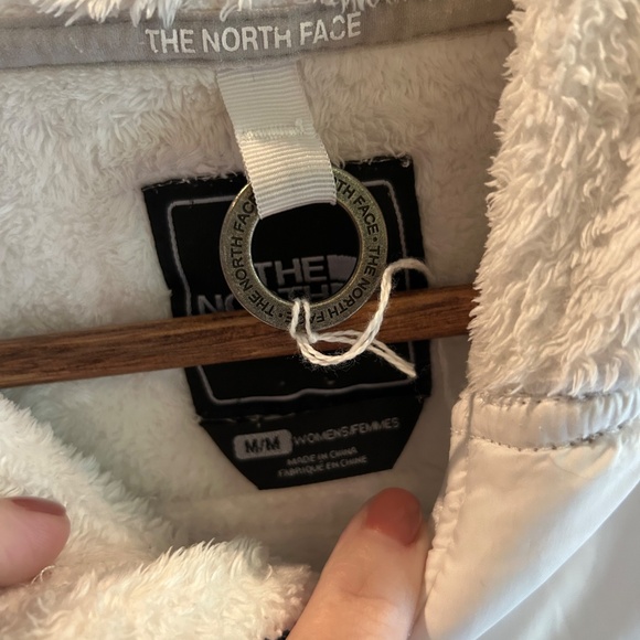 North Face Women’s Fleece Jacket - Picture 3 of 6